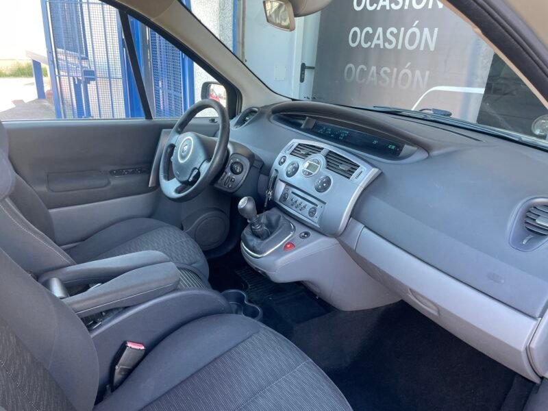 RENAULT Scenic 1.6 authentique